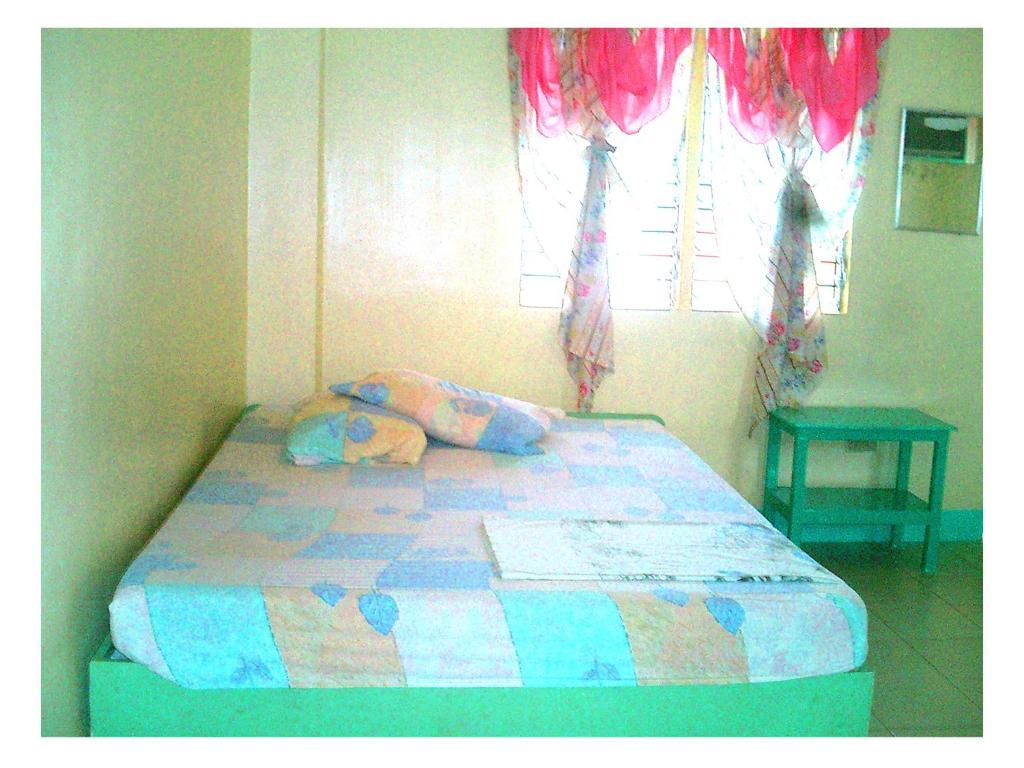 Manalo'S Lodge And Restaurant Puerto Galera Room photo