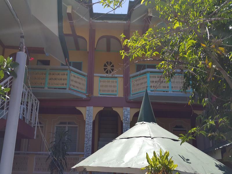Manalo'S Lodge And Restaurant Puerto Galera Exterior photo