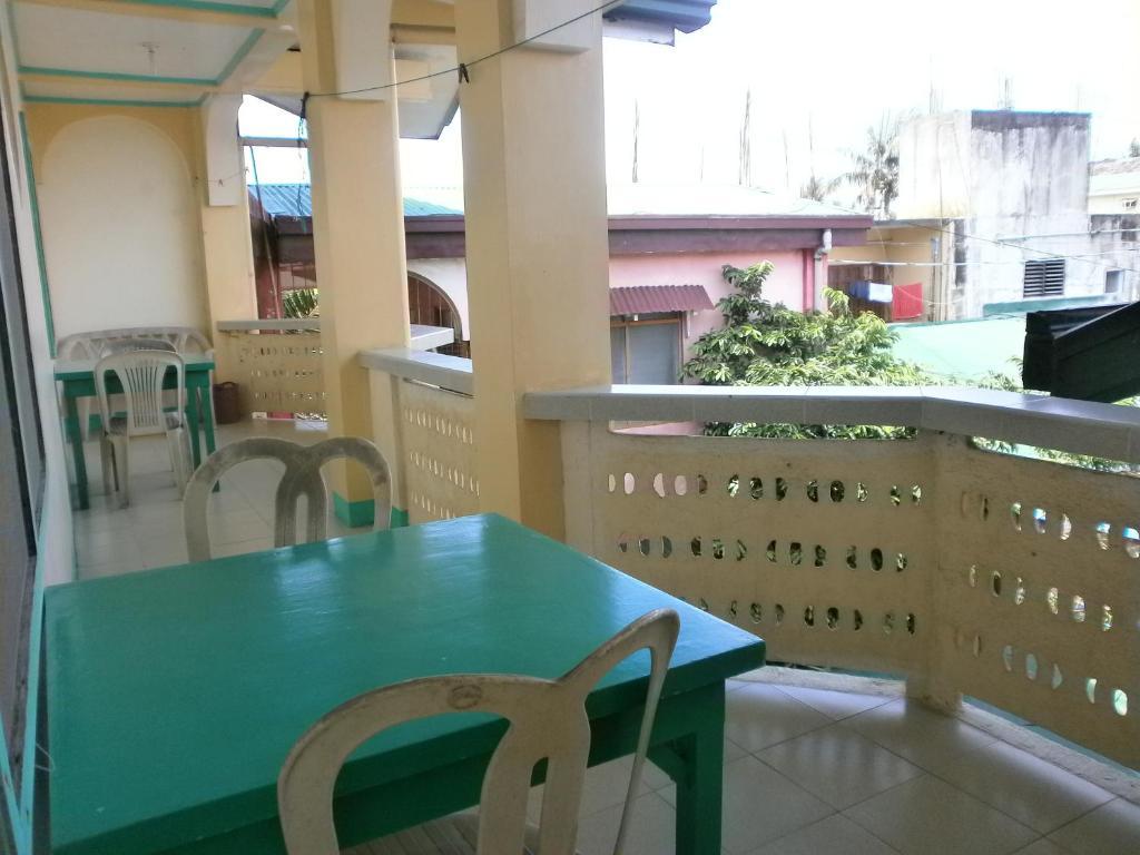 Manalo'S Lodge And Restaurant Puerto Galera Exterior photo