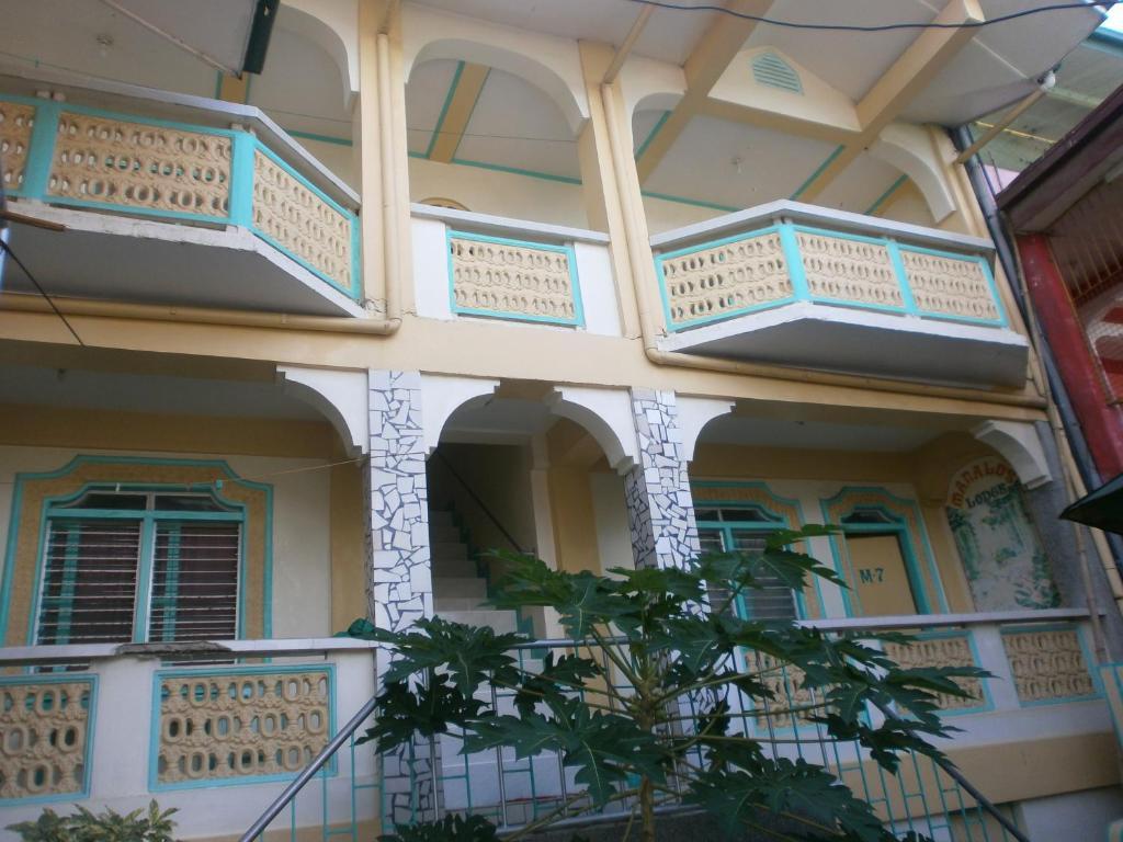 Manalo'S Lodge And Restaurant Puerto Galera Exterior photo